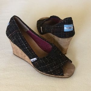 TOMS tweed wedges SZ7 EUC